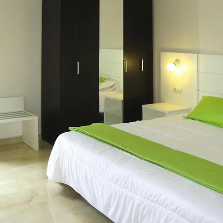 In La Escala With Air Conditioning דירה *